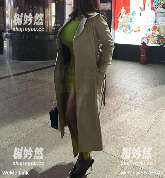 微密圈 - 不得不说，童小芯的白裙在定制图集里丝毫没把我打动，偏偏又想多看几眼。