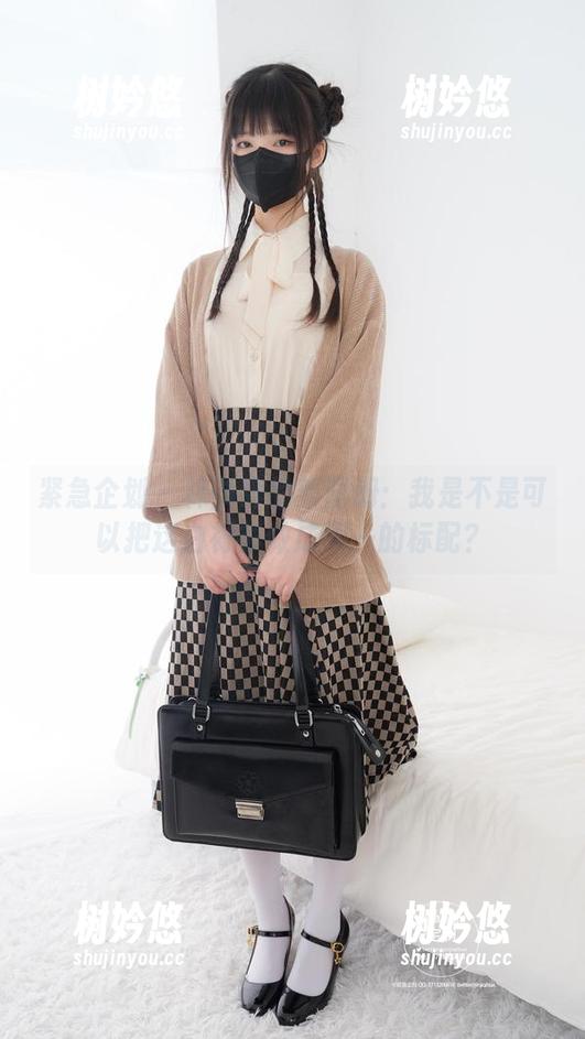 紧急企划-林书辞 紧急企划 - 林书辞的新图册:我是不是可以把这白衬衫做成周一的标配?