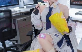 纸悦Etsu_ko的女王写真：分享如何用一条拖鞋威慑整个家！