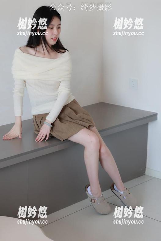 绮梦摄影-小莉 绮梦摄影 - 精选小莉的JK作品,谈不上惊艳,但也有股嬉皮气息。