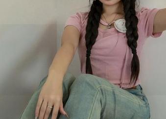 绮梦摄影 - 章章的定制吊带图集，让人想说：这种美就该被好好珍藏，难得的视觉体验。