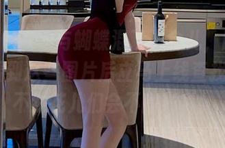 微密圈 - 玫瑰与蝴蝶混了一会儿,脸红Dearie看到这些图片后立马上线查找花期,不然花儿们会不高兴哦!