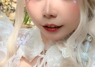 教室留影:自闭颜球球把平淡图片拍出了味道。