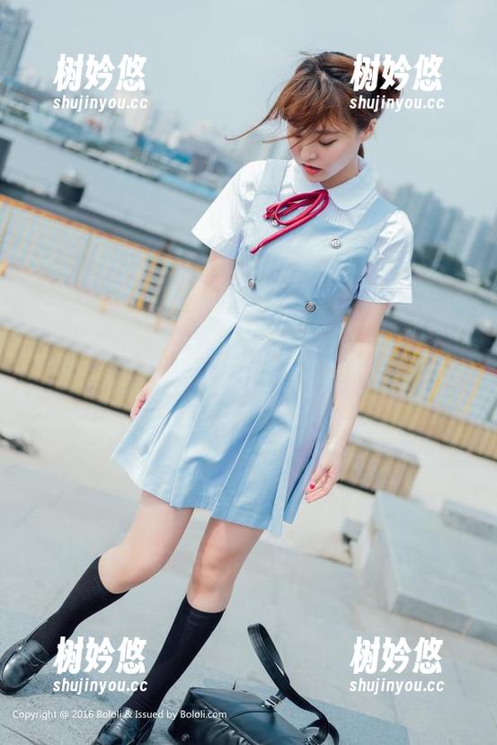 菠萝社 - 柳侑绮的海中少女，免费写真里一丝不苟的优雅。