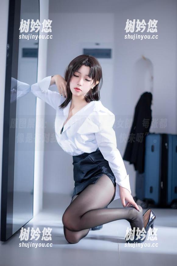 蓝小沂KiKi 原图展现:蓝小沂KiKi的兔女郎,每张都像是在对我说“我亲爱的,快来呀”。