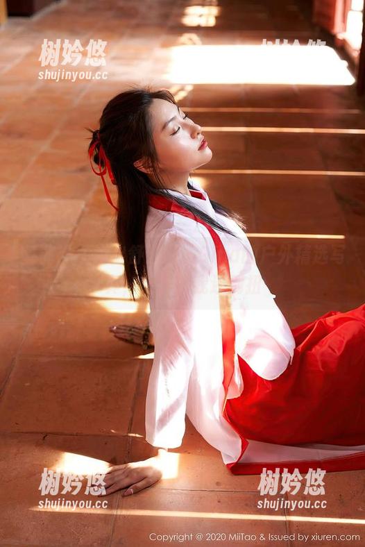 蜜桃社-Gina 蜜桃社 - 走出舒适圈,Gina的户外精选写真,动作比我还别扭