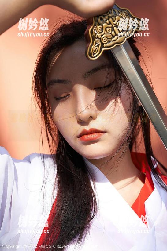 蜜桃社-真希 蜜桃社 - 在真希的校园图包中,观看波动的青春回忆