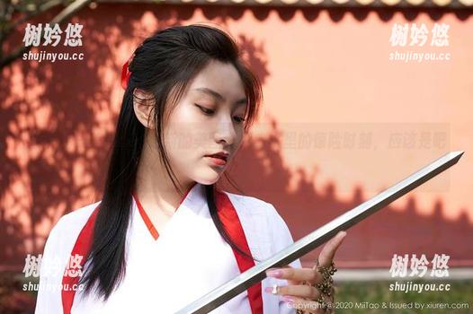蜜桃社-美绪 蜜桃社 - 美绪最近最新的美图,死库水里的惊险时刻,应该是吧?