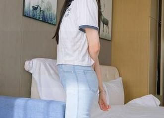袜啵啵 - 熊熊的套装，带着无圣光的自我表达，环顾四周，完全不同寻常！