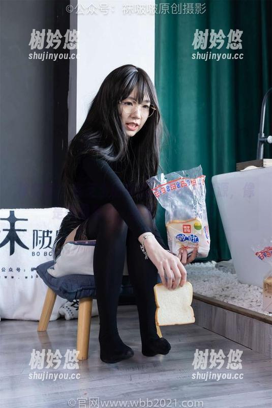 袜啵啵-芝士 袜啵啵 - 在芝士的体操服里翻找资源,像是在做游戏,结果还真好玩!