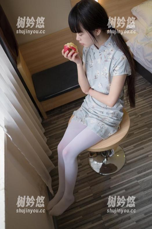 西尔酱 穿搭不如西尔酱的美腿图册免费来得痛快,我好像又想多看几遍。