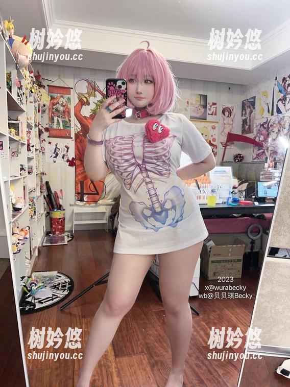 看！贝贝琪Becky最新写真集：兔女郎也是会吃蜂蜜的呢