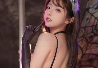 雯妹不讲道理灵动演绎妲己最新原图，裸足上的故事你看得到吗？