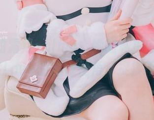 写真里的霜月shimo，她的私拍中藏着BrightLove的独特视角，捉摸不透。