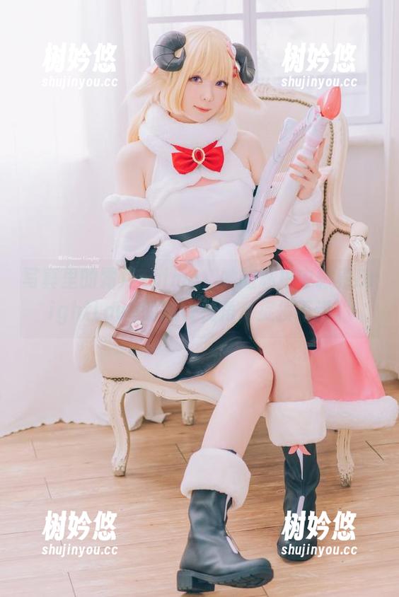 霜月shimo 写真里的霜月shimo,她的私拍中藏着BrightLove的独特视角,捉摸不透。