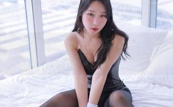 瞧瞧这韩国CoCo的泳衣,图片里的身材绝了!我现在得考虑健身了…