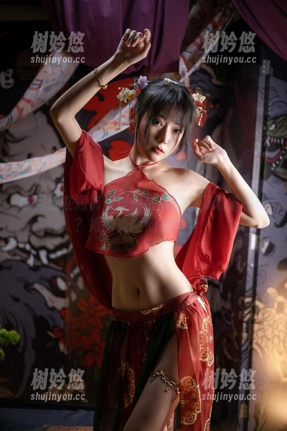 香草喵露露 你见过在短裤里埋藏宝藏的香草喵露露吗?她的美图低调奢华!