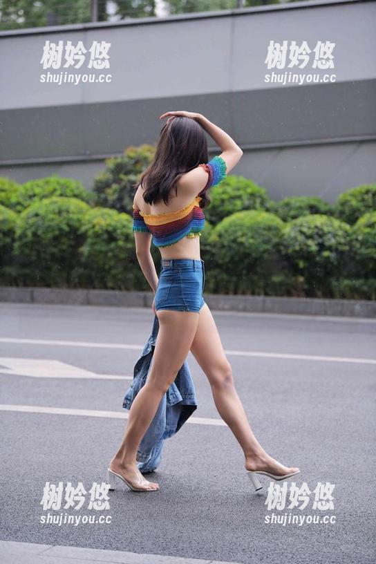魔镜街拍 - 套图Spotlight！看婷婷把午后慵懒变得超级OL，她的灰裙这次究竟有多中意？